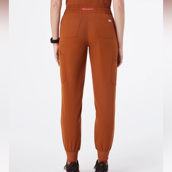 FIGS Women’s Uman Jogger Scrub Pants - Dirty Chai - Picture 9 of 11